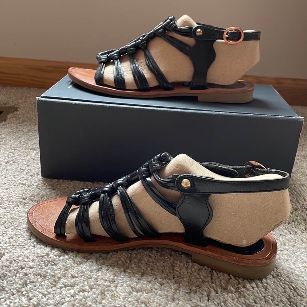 Free People black sandals. Bohemian chic. Used, very good condition! Size 6